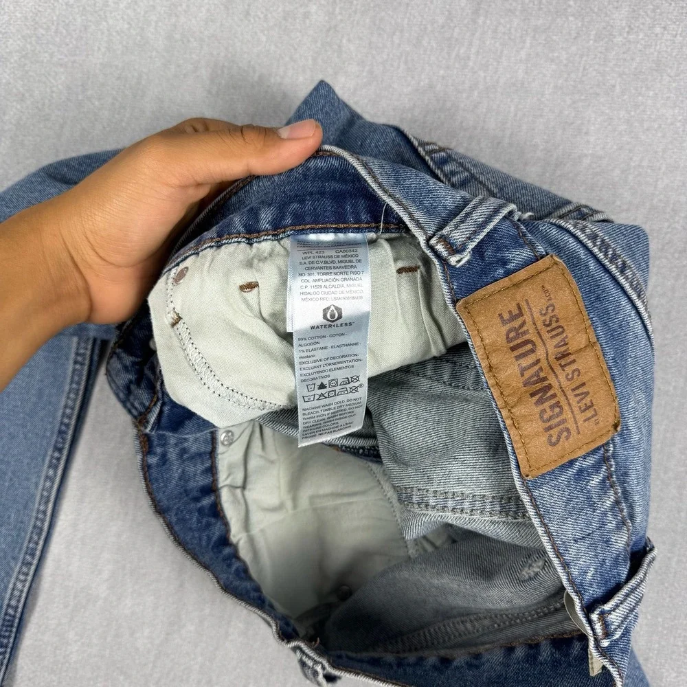 Signature Levi Strauss Slim Mid Rise Denim Jeans Mens 28x30 Blue Cotton Blend